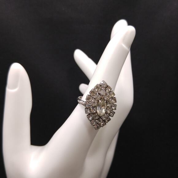 Vintage Clear Rhinestone Adjustable Ring, Size 7, Rhodium Plated, 1950s - Picture 3 of 10